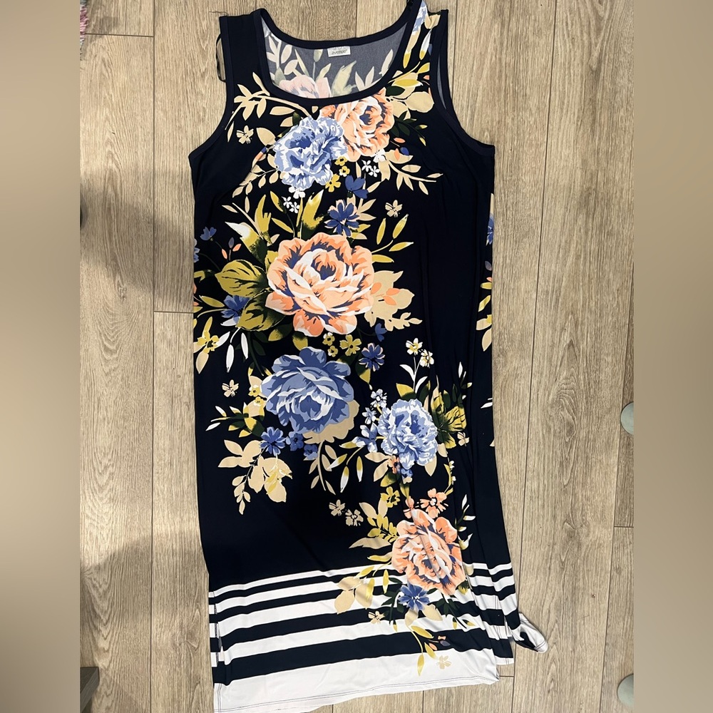 Avenue 22/24 floral flowy maxi dress - Picture 2 of 8
